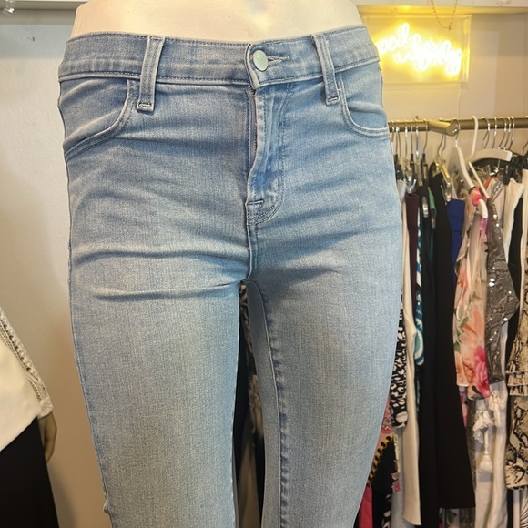 301 J Brand Light Wash Skinny Jeans 25 {25”-26.5”} 27”Ins - Picture 2 of 8